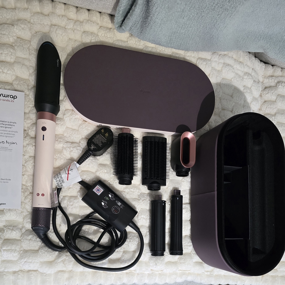 Dyson Airwrap Complete Styler in Pale Pink and Rose Gold - Picture 3 of 7